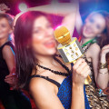 Micro hát Karaoke tích hợp loa bluetooth đa năng