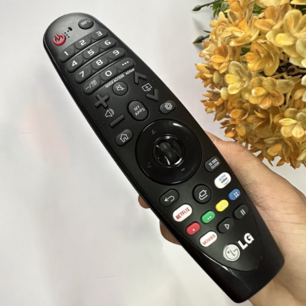 Điều khiển tivi LG có chuột bay thiết kế thông minh, sang trọng