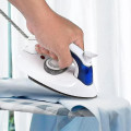 Bàn là hơi nước mini gấp gọn nhỏ gọn, tiện lợi