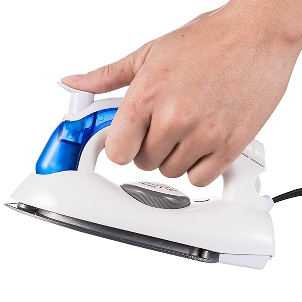 Bàn là hơi nước mini gấp gọn nhỏ gọn, tiện lợi