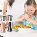 Dụng cụ đựng và xay hạt tiêu cầm tay tiện dụng