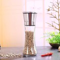 Dụng cụ đựng và xay hạt tiêu cầm tay tiện dụng