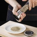 Dụng cụ đựng và xay hạt tiêu cầm tay tiện dụng
